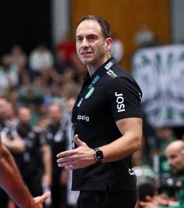 Leipzig, 21.09.2025, Arena Leipzig, Handball, Bundesliga, 5.Spieltag , SC DHfK Leipzig vs. THW Kiel 18:23 (34:41) , Im Bild; Trainer Filip Jicha, THW Kiel , Nur zur redaktionellen Nutzung. Only editorial use. , DHB HBL regulations prohibit any use of photographs as image sequences and or quasi-video. ,