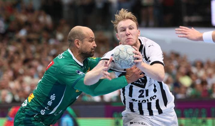 Leipzig, 21.09.2025, Arena Leipzig, Handball, Bundesliga, 5.Spieltag , SC DHfK Leipzig vs. THW Kiel 18:23 (34:41) , Im Bild von links; Thomas Oehlich ( 10, DHfK), Eric Johansson ( 21, Kiel). , Nur zur redaktionellen Nutzung. Only editorial use. , DHB HBL regulations prohibit any use of photographs as image sequences and or quasi-video. ,