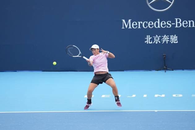 BEIJING, CHINA - SEPTEMBER 22: Jiang Xinyu of China competes in the Women s Singles Qualifying first round match against Moyuka Uchijima of Japan on day 1 of the 2025 China Open at National Tennis Center on September 22, 2025 in Beijing, China.  Copyright: xVCGx 111592534305
