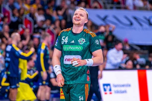 Justus Fischer (TSV Hannover-Burgdorf, Nr. 54) (v.l.), TSV Hannover-Burgdorf (grün) gegen Rhein-Neckar Löwen (gelb) am 5. Spieltag der Saison 2025 2026 in der DAIKIN Handball-Bundesliga (21.09.2025, ZAG Arena (Hannover, GER), Copyright: xJanxGuentherx xTSVxHannover-Burgdorfx