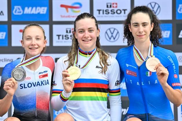 UCI 2025 Road World Championship, WM, Weltmeisterschaft Kigali 22 09 2025 KIGALI, RWANDA - SEPTEMBER 22 : first Backstedt Zoe (GBR) second Chladonova Viktoria (SVK) and third Venturelli Federica (ITA) during the Women U23 Individual Time Trial of the UCI Road World Championships 2025 92nd edition an UCI World Championships cycling race of 22.6 km with start in Kigali and finish in Kigali on September 22, 2025 in Kigali, Rwanda, 22 09 2025 Kigali Rwanda  Copyright: xJanxDexMeuleneirx