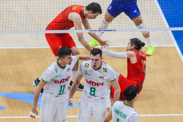 (250922) -- PASAY CITY, Sept. 22, 2025 -- Players of Bulgaria celebrate scoring during the round of 16 match between Bulgaria and Portugal at the FIVB Men s World Championship, WM, Weltmeisterschaft 2025 in Pasay City, the Philippines, on Sept. 22, 2025. ) (SP)PHILIPPINES-PASAY CITY-VOLLEYBALL-FIVB MEN S WORLD CHAMPIONSHIP 2025-BUL VS POR ROUELLExUMALI 