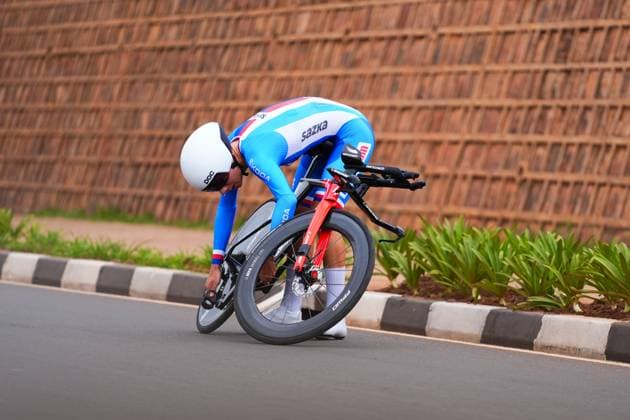 2025 UCI Road World Championships Picture by Zac Williams SWpix.com - 22 09 2025 - Cycling - 2025 UCI Road World Championships - BK Arena to Kigali Convention Centre, Kigali, Rwanda - Men Under-23 Individual Time Trial (ITT) - Alberto Carlo Monti (Czech Republic) mechanical Copyright: x xSWpix.comx(t axPhotographyxHubxLtd)xZacxWilliams SWpix.comx SWP-3030-5708