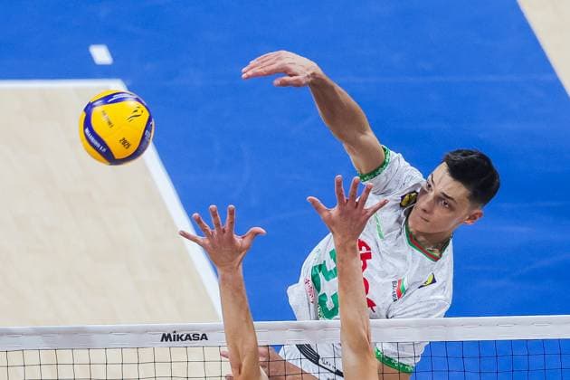 (250922) -- PASAY CITY, Sept. 22, 2025 -- Aleksandar Nikolov of Bulgaria competes during the round of 16 match between Bulgaria and Portugal at the FIVB Men s World Championship, WM, Weltmeisterschaft 2025 in Pasay City, the Philippines, on Sept. 22, 2025. ) (SP)PHILIPPINES-PASAY CITY-VOLLEYBALL-FIVB MEN S WORLD CHAMPIONSHIP 2025-BUL VS POR ROUELLExUMALI 