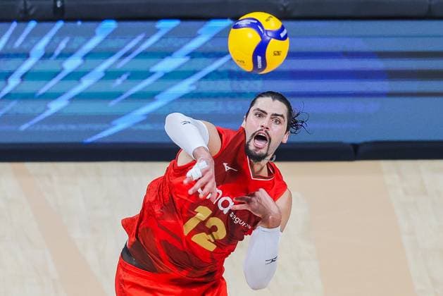 (250922) -- PASAY CITY, Sept. 22, 2025 -- Lourenco Martins of Portugal competes during the round of 16 match between Bulgaria and Portugal at the FIVB Men s World Championship, WM, Weltmeisterschaft 2025 in Pasay City, the Philippines, on Sept. 22, 2025. ) (SP)PHILIPPINES-PASAY CITY-VOLLEYBALL-FIVB MEN S WORLD CHAMPIONSHIP 2025-BUL VS POR ROUELLExUMALI 