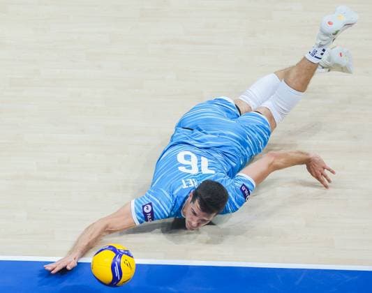 (250922) -- PASAY CITY, Sept. 22, 2025 -- Gregor Ropret of Slovenia competes during the round of 16 match between the United States and Slovenia at the FIVB Men s World Championship, WM, Weltmeisterschaft 2025 in Pasay City, the Philippines, Sept. 22, 2025. ) (SP)PHILIPPINES-PASAY CITY-VOLLEYBALL-FIVB MEN S WORLD CHAMPIONSHIP 2025-SLO VS USA ROUELLExUMALI 