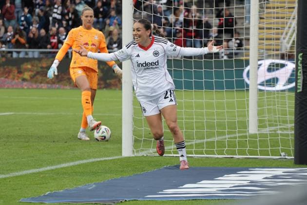 22.09.2025, xgrfx, Fussball Google Pixel Frauen-Bundesliga, Eintracht Frankfurt - RB Leipzig v.l. Tor, Ereleta Memeti (Eintracht Frankfurt) (DFL DFB REGULATIONS PROHIBIT ANY USE OF PHOTOGRAPHS as IMAGE SEQUENCES and or QUASI-VIDEO) Frankfurt am Main