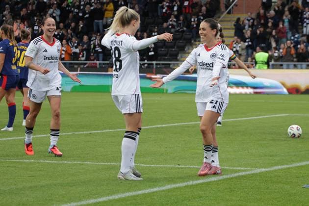 22.09.2025, xgrfx, Fussball Google Pixel Frauen-Bundesliga, Eintracht Frankfurt - RB Leipzig v.l. Tor, Ereleta Memeti (Eintracht Frankfurt) (DFL DFB REGULATIONS PROHIBIT ANY USE OF PHOTOGRAPHS as IMAGE SEQUENCES and or QUASI-VIDEO) Frankfurt am Main