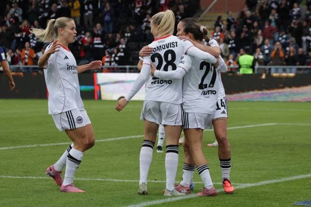 22.09.2025, xgrfx, Fussball Google Pixel Frauen-Bundesliga, Eintracht Frankfurt - RB Leipzig v.l. Tor, Ereleta Memeti (Eintracht Frankfurt) (DFL DFB REGULATIONS PROHIBIT ANY USE OF PHOTOGRAPHS as IMAGE SEQUENCES and or QUASI-VIDEO) Frankfurt am Main