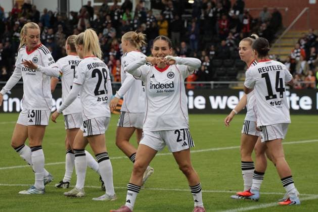 22.09.2025, xgrfx, Fussball Google Pixel Frauen-Bundesliga, Eintracht Frankfurt - RB Leipzig v.l. Tor, Ereleta Memeti (Eintracht Frankfurt) (DFL DFB REGULATIONS PROHIBIT ANY USE OF PHOTOGRAPHS as IMAGE SEQUENCES and or QUASI-VIDEO) Frankfurt am Main