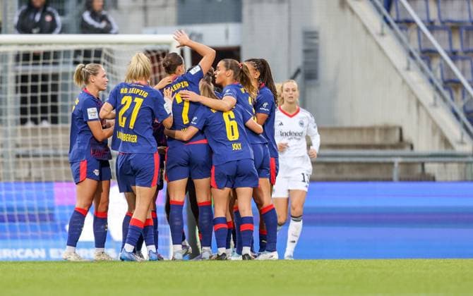 DEU, Frankfurt, Eintracht Frankfurt vs RB Leipzig, Google Pixel Frauen Bundesliga DFB, Saison 2526, Stadion am Bretanobad, 3. Spieltag, im Bild: Annabel Schasching (RB Leipzig 16) erzielt das Tor zum 1:1, Jubel und Freude DFB DFL REGULATIONS PROHIBIT ANY USE OF PHOTOGRAPHS AS IMAGE SEQUENCES AND OR QUASI-VIDEO, 22.09.2025, Copyright: HMBxMedia HendrikxHamelau