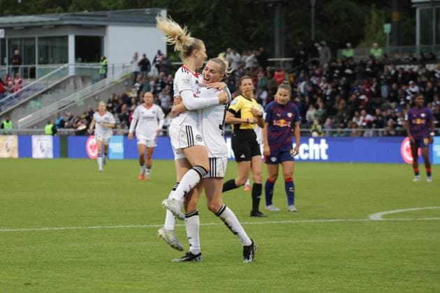 22.09.2025, xgrfx, Fussball Google Pixel Frauen-Bundesliga, Eintracht Frankfurt - RB Leipzig v.l. Tor, Rebecka Blomqvist (Eintracht Frankfurt) (DFL DFB REGULATIONS PROHIBIT ANY USE OF PHOTOGRAPHS as IMAGE SEQUENCES and or QUASI-VIDEO) Frankfurt am Main