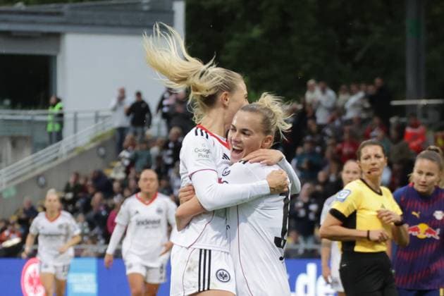 22.09.2025, xgrfx, Fussball Google Pixel Frauen-Bundesliga, Eintracht Frankfurt - RB Leipzig v.l. Tor, Rebecka Blomqvist (Eintracht Frankfurt) (DFL DFB REGULATIONS PROHIBIT ANY USE OF PHOTOGRAPHS as IMAGE SEQUENCES and or QUASI-VIDEO) Frankfurt am Main