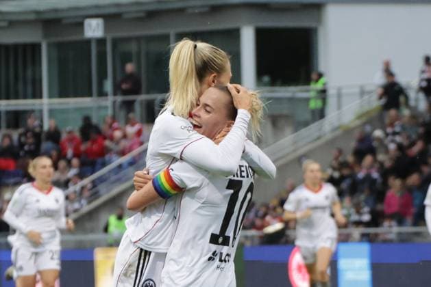 22.09.2025, xgrfx, Fussball Google Pixel Frauen-Bundesliga, Eintracht Frankfurt - RB Leipzig v.l. Tor, Rebecka Blomqvist (Eintracht Frankfurt) (DFL DFB REGULATIONS PROHIBIT ANY USE OF PHOTOGRAPHS as IMAGE SEQUENCES and or QUASI-VIDEO) Frankfurt am Main