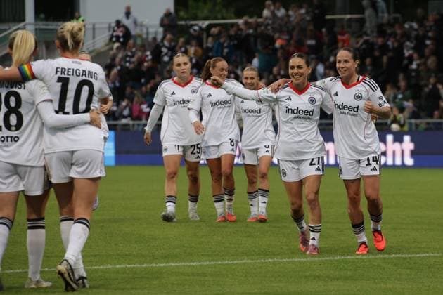 22.09.2025, xgrfx, Fussball Google Pixel Frauen-Bundesliga, Eintracht Frankfurt - RB Leipzig v.l. Tor, Rebecka Blomqvist (Eintracht Frankfurt) (DFL DFB REGULATIONS PROHIBIT ANY USE OF PHOTOGRAPHS as IMAGE SEQUENCES and or QUASI-VIDEO) Frankfurt am Main