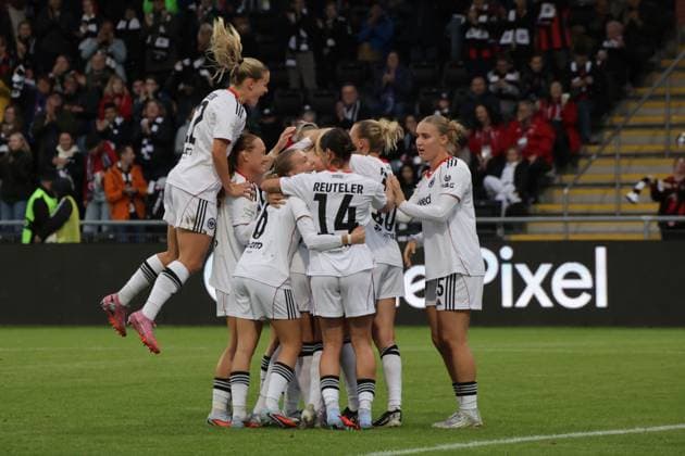 22.09.2025, xgrfx, Fussball Google Pixel Frauen-Bundesliga, Eintracht Frankfurt - RB Leipzig v.l. Tor, Amanda Ilestedt (Eintracht Frankfurt) (DFL DFB REGULATIONS PROHIBIT ANY USE OF PHOTOGRAPHS as IMAGE SEQUENCES and or QUASI-VIDEO) Frankfurt am Main
