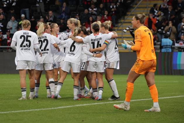22.09.2025, xgrfx, Fussball Google Pixel Frauen-Bundesliga, Eintracht Frankfurt - RB Leipzig v.l. Tor, Amanda Ilestedt (Eintracht Frankfurt) (DFL DFB REGULATIONS PROHIBIT ANY USE OF PHOTOGRAPHS as IMAGE SEQUENCES and or QUASI-VIDEO) Frankfurt am Main