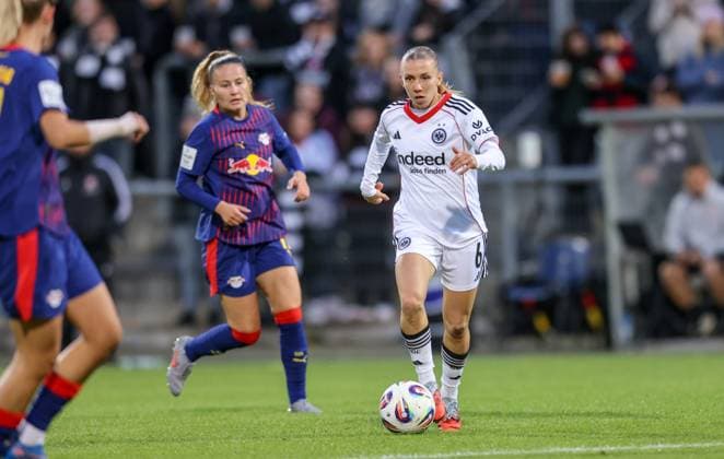DEU, Frankfurt, Eintracht Frankfurt vs RB Leipzig, Google Pixel Frauen Bundesliga DFB, Saison 2526, Stadion am Bretanobad, 3. Spieltag, im Bild: Elisa Senß (Eintracht Frankfurt 6) DFB DFL REGULATIONS PROHIBIT ANY USE OF PHOTOGRAPHS AS IMAGE SEQUENCES AND OR QUASI-VIDEO, 22.09.2025, Copyright: HMBxMedia HendrikxHamelau