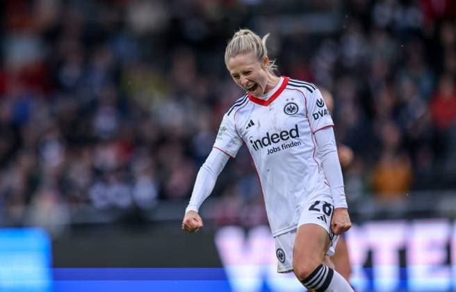 DEU, Frankfurt, Eintracht Frankfurt vs RB Leipzig, Google Pixel Frauen Bundesliga DFB, Saison 2526, Stadion am Bretanobad, 3. Spieltag, im Bild v.l.n.r: im Bild: Rebecka Blomqvist (Eintracht Frankfurt 28) erzielt das Tor zum 2:1, Jubel und Freude DFB DFL REGULATIONS PROHIBIT ANY USE OF PHOTOGRAPHS AS IMAGE SEQUENCES AND OR QUASI-VIDEO, 22.09.2025, Copyright: HMBxMedia HendrikxHamelau