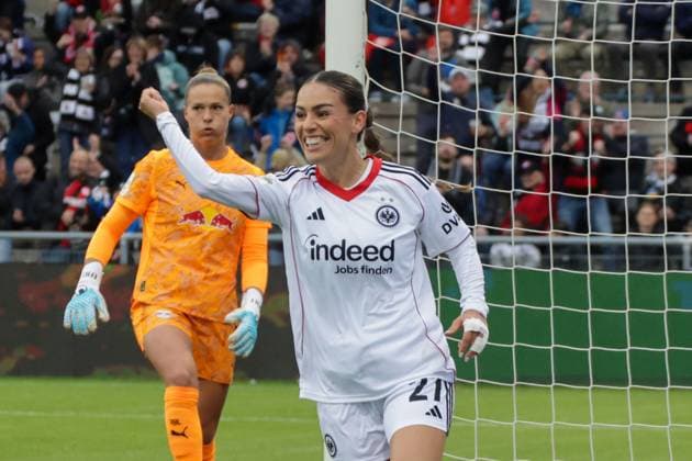 22.09.2025, xgrfx, Fussball Google Pixel Frauen-Bundesliga, Eintracht Frankfurt - RB Leipzig v.l. Tor, Ereleta Memeti (Eintracht Frankfurt) (DFL DFB REGULATIONS PROHIBIT ANY USE OF PHOTOGRAPHS as IMAGE SEQUENCES and or QUASI-VIDEO) Frankfurt am Main