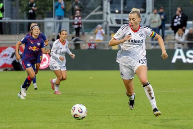 22.09.2025, xgrfx, Fussball Google Pixel Frauen-Bundesliga, Eintracht Frankfurt - RB Leipzig v.l. Laura Freigang (Eintracht Frankfurt) (DFL DFB REGULATIONS PROHIBIT ANY USE OF PHOTOGRAPHS as IMAGE SEQUENCES and or QUASI-VIDEO) Frankfurt am Main