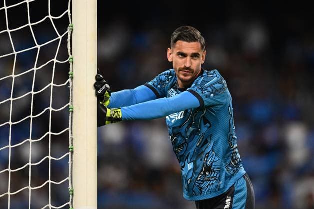 CALCIO - Serie A - SSC Napoli vs Pisa SC Alex Meret of S.S.C. Napoli warm up prior the match of the 4th day of the Serie A Championship between S.S.C. Napoli and A.C. Pisa 1909 at the Diego Armando Maradona Stadium on September 22, 2025 in Naples, Italy. Naples Italy  Copyright: xIPAxSport ABACAx