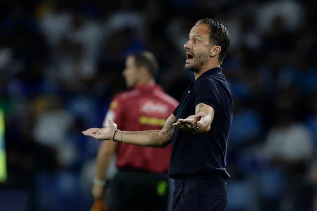 Pisa™s head coach Alberto Gilardino gesticulate during the Serie A soccer match between Napoli and Pisa at the Diego Armando Maradona Stadium in Naples, southern italy - Monday , September 22 , 2025. - Soccer .  Copyright: xAlessandroxGarofalo LaPressex