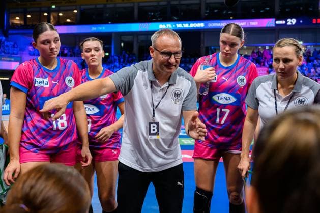 Krefeld: Handball wU20 Laenderspiel - Deutschland - Niederlande Trainer Christopher Nordmeyer (Deutschland) Krefeld Yayla Arena Deutschland