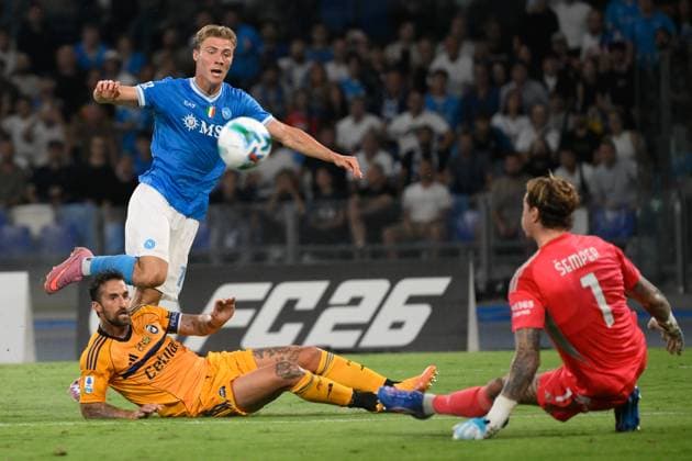 Rasmus Hojlund of SSC Napoli, Antonio Caracciolo and Adrian Semper of Pisa Sporting Club 1909 during the Serie A 2025 2026 football match between SSC Napoli and Pisa SC 1909 at Diego Armando Maradona stadium in Naples (Italy), September 22, 2025. andreaxstaccioli