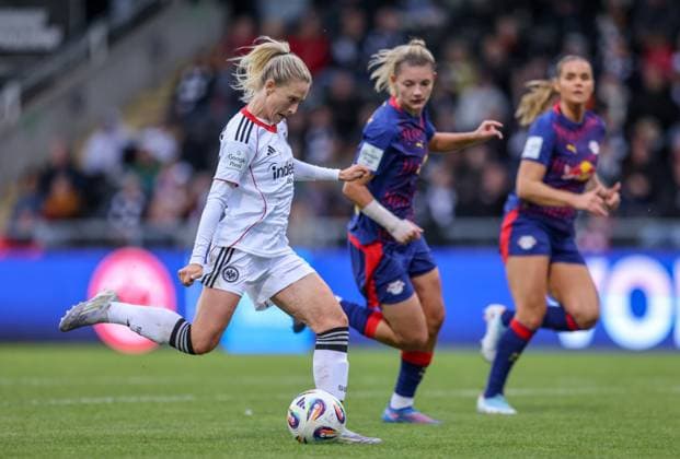 DEU, Frankfurt, Eintracht Frankfurt vs RB Leipzig, Google Pixel Frauen Bundesliga DFB, Saison 2526, Stadion am Bretanobad, 3. Spieltag, im Bild: Rebecka Blomqvist (Eintracht Frankfurt 28) erzielt da Tor für Frankfurt DFB DFL REGULATIONS PROHIBIT ANY USE OF PHOTOGRAPHS AS IMAGE SEQUENCES AND OR QUASI-VIDEO, 22.09.2025, Copyright: HMBxMedia HendrikxHamelau