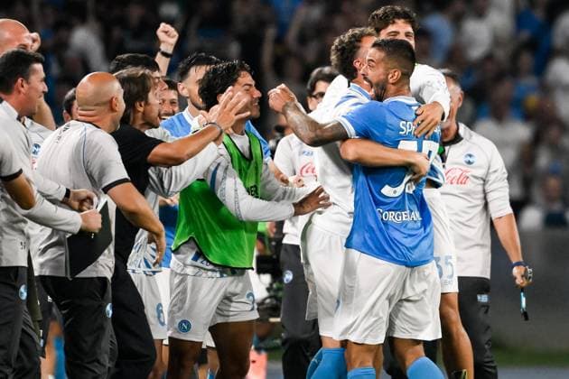 Leonardo Spinazzola of SSC Napoli celebrates with Antonio Conte, head coach of SSC Napoli and team mates after scoring the goal of 2-1 during the Serie A 2025 2026 football match between SSC Napoli and Pisa SC 1909 at Diego Armando Maradona stadium in Naples (Italy), September 22, 2025. andreaxstaccioli