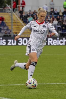 22.09.2025, xgrfx, Fussball Google Pixel Frauen-Bundesliga, Eintracht Frankfurt - RB Leipzig v.l. Rebecka Blomqvist (Eintracht Frankfurt) (DFL DFB REGULATIONS PROHIBIT ANY USE OF PHOTOGRAPHS as IMAGE SEQUENCES and or QUASI-VIDEO) Frankfurt am Main