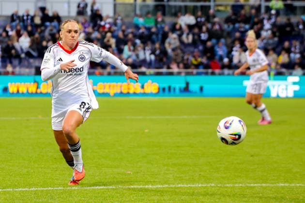 22.09.2025, xgrfx, Fussball Google Pixel Frauen-Bundesliga, Eintracht Frankfurt - RB Leipzig v.l. Lisanne Gräwe (Eintracht Frankfurt) (DFL DFB REGULATIONS PROHIBIT ANY USE OF PHOTOGRAPHS as IMAGE SEQUENCES and or QUASI-VIDEO) Frankfurt am Main