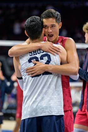 September 22, 2025, Pasay City, Manila, Philippines: USA vs Slovenia during the FIVB Mens Volleyball World Championship, WM, Weltmeisterschaft 2025 in Manila, Philippines. USA and Slovenia at 1 set all. USA lead in the 3rd set. USA celebrates. USAs Erik SHOJI is hugged by Micah CHRISTENSON Pasay City Philippines - ZUMAr144 20250922_zap_r144_018 Copyright: xJaynexRussellx