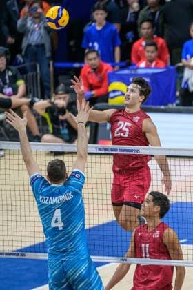 September 22, 2025, Pasay City, Manila, Philippines: USA vs Slovenia during the FIVB Mens Volleyball World Championship, WM, Weltmeisterschaft 2025 in Manila, Philippines. USA and Slovenia at 1 set all. USA lead in the 3rd set. USAs Ethan CHAMPLIN Pasay City Philippines - ZUMAr144 20250922_zap_r144_030 Copyright: xJaynexRussellx