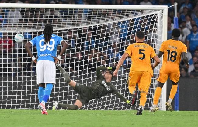 (250923) -- NAPLES, Sept. 23, 2025 -- Pisa s M Bala Nzola (1st R) scores during a Serie A football match between Napoli and Pisa in Naples, Italy, Sept. 22, 2025. (Photo by Xinhua) (SP)ITALY-NAPLES-FOOTBALL-SERIE A-NAPOLI VS PISA AlbertoxLingria 