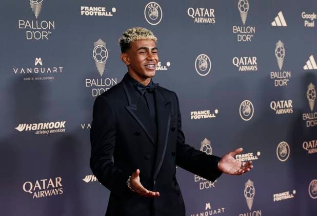 (250923) -- PARIS, Sept. 23, 2025 -- Barcelona s Spanish player Lamine Yamal arrives on the red carpet before the 2025 Ballon d Or France Football award ceremony at the Theatre du Chatelet in Paris, France, on Sept. 22, 2025. ) (SP)FRANCE-PARIS-FOOTBALL-BALLON D OR CEREMONY GaoxJing 