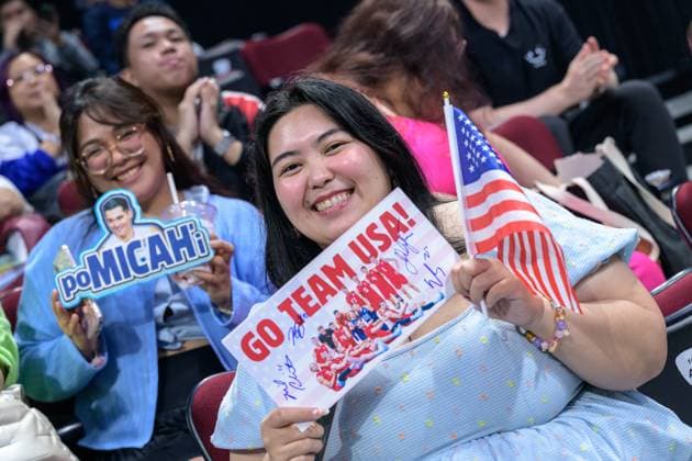 September 22, 2025, Pasay City, Manila, Philippines: USA vs Slovenia during the FIVB Mens Volleyball World Championship, WM, Weltmeisterschaft 2025 in Manila, Philippines. USA Fans Pasay City Philippines - ZUMAr144 20250922_zap_r144_035 Copyright: xJaynexRussellx