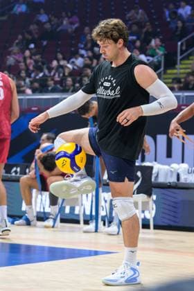 September 22, 2025, Pasay City, Manila, Philippines: USA vs Slovenia during the FIVB Mens Volleyball World Championship, WM, Weltmeisterschaft 2025 in Manila, Philippines. USA warm up. Kyle DAGOSTINO Pasay City Philippines - ZUMAr144 20250922_zap_r144_037 Copyright: xJaynexRussellx