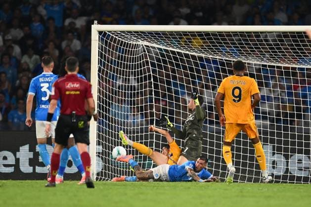 SSC Napoli v Pisa SC - Serie A Alex Meret of S.S.C. Napoli is in action during the 4th day of the Serie A Championship between S.S.C. Napoli and A.C. Pisa 1909 at the Diego Armando Maradona Stadium in Naples, Italy, on September 22, 2025. Naples Italy Italy  Copyright: xDomenicoxCippitellix originalFilename:cippitelli-sscnapol250922_nprgh.jpg