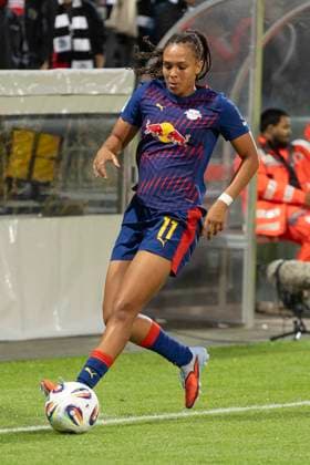 Google Pixel Frauen Bundesliga: Eintracht Frankfurt - RB Leipzig, 22.09.2025 Lisa Baum (RB Leipzig 11) am Ball, Freisteller, Portrait Porträt, Eintracht Frankfurt - RB Leipzig, Frankfurt, Stadion am Brentanobad, 22.9.2025 Copyright: xBEAUTIFULxSPORTS Gawlikx