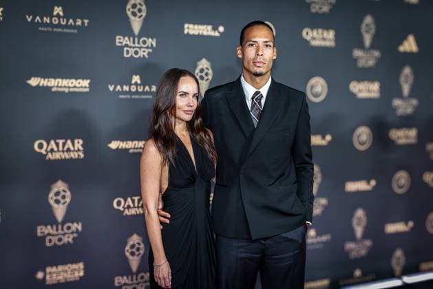 69eme cérémonie du Ballon d’Or PHOTOPQR LE PARISIEN LP Fred Dugit ; Paris ; 22 09 2025 ; Sports Paris (Ier), le 22 09 2025 Tapis rouge de la 69eme cérémonie du Ballon d’Or au théâtre du Châtelet. Rike Nooitgedagt et Virgil van Dijk LP Fred Dugit - 69th Ballon d Or Ceremony Paris Sept 22 2025 *** Local Caption *** Virgil van Dijk Paris 75 France  Copyright: xPHOTOPQR LExPARISIEN MAXPPPxLPx xFredxDugitx 20250923LPA1469 20250923LPA1469