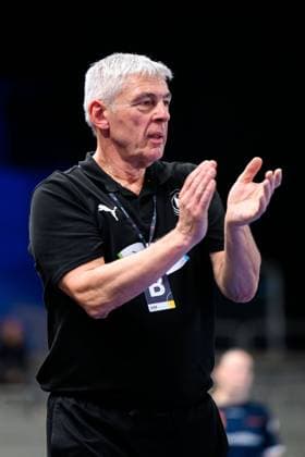 Krefeld: Handball wU18 Laenderspiel - Deutschland - Niederlande Trainer Gino Smits (Deutschland) Krefeld Yala Arena Deutschland