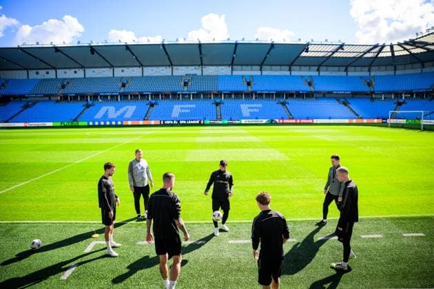 250923 Players ahead of a training session with Malmö FF on September 23, 2025 in Malmö. Photo: Ludvig Thunman BILDBYRAN kod LT LT0728 fotboll football soccer fotball uefa europa league europa league träning practice training malmö ff bbeng Copyright: LUDVIGxTHUNMAN BB250923LT006