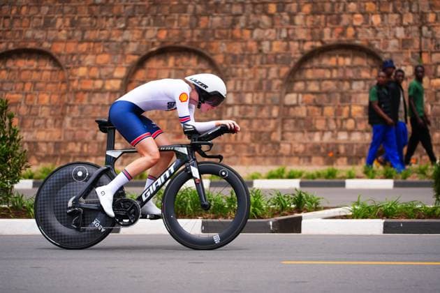 2025 UCI Road World Championships Picture by Zac Williams SWpix.com - 23 09 2025 - Cycling - 2025 UCI Road World Championships - BK Arena to Kigali Convention Centre, Kigali, Rwanda - Women Junior Individual Time Trial (ITT) Podium - Abigail Miller (Great Britain) Copyright: x xSWpix.comx(t axPhotographyxHubxLtd)xZacxWilliams SWpix.comx SWP-3030-5937