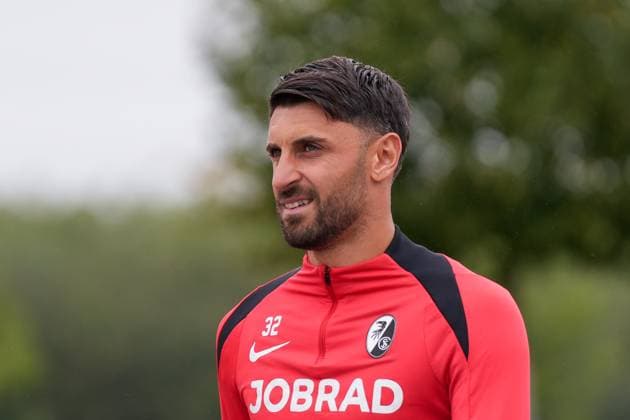 Vincenzo Grifo (SC Freiburg, 32) , letztes medienöffentliches Training des SC Freiburg vor dem ersten Europa League Spiel in der Ligaphase, Deutschland, Fussball, UEFA Europa League, 1.Spieltag, 2025 2026, SC Freiburg vs. FC Basel, 23.09.2025, letztes medienöffentliches Training des SC Freiburg vor dem ersten Europa League Spiel in der Ligaphase, Europa-Park Stadion, Freiburg, Deutschland Freiburg Europa-Park Stadion Baden-Württemberg Deutschland Copyright: xArnexAmbergx