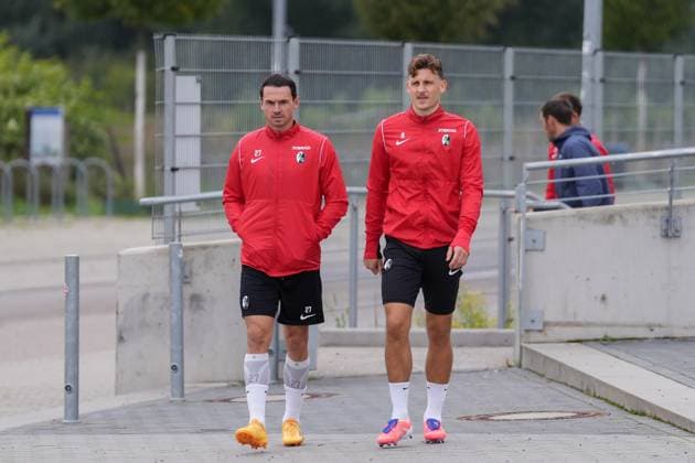 Nicolas Höfler Nicolas Hoefler (SC Freiburg, 27), Maximilian Eggestein (SC Freiburg, 08) , letztes medienöffentliches Training des SC Freiburg vor dem ersten Europa League Spiel in der Ligaphase, Deutschland, Fussball, UEFA Europa League, 1.Spieltag, 2025 2026, SC Freiburg vs. FC Basel, 23.09.2025, letztes medienöffentliches Training des SC Freiburg vor dem ersten Europa League Spiel in der Ligaphase, Europa-Park Stadion, Freiburg, Deutschland Freiburg Europa-Park Stadion Baden-Württemberg Deutschland Copyright: xArnexAmbergx