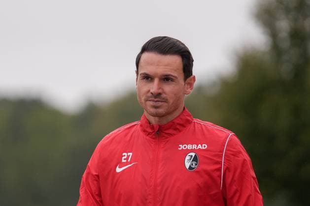 Nicolas Höfler Nicolas Hoefler (SC Freiburg, 27) , letztes medienöffentliches Training des SC Freiburg vor dem ersten Europa League Spiel in der Ligaphase, Deutschland, Fussball, UEFA Europa League, 1.Spieltag, 2025 2026, SC Freiburg vs. FC Basel, 23.09.2025, letztes medienöffentliches Training des SC Freiburg vor dem ersten Europa League Spiel in der Ligaphase, Europa-Park Stadion, Freiburg, Deutschland Freiburg Europa-Park Stadion Baden-Württemberg Deutschland Copyright: xArnexAmbergx