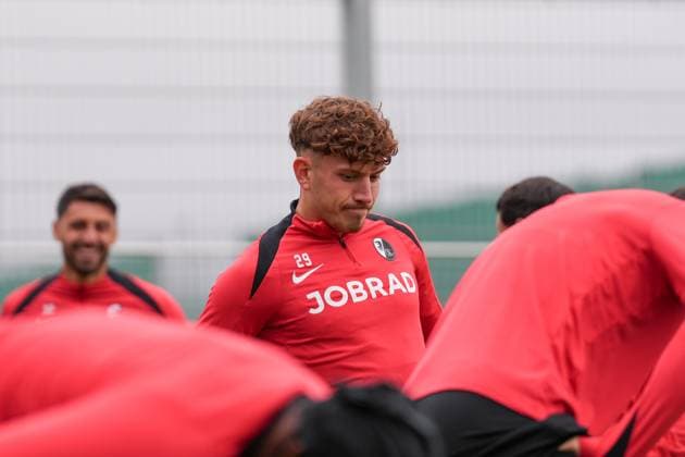 Philipp Treu (SC Freiburg, 29) , letztes medienöffentliches Training des SC Freiburg vor dem ersten Europa League Spiel in der Ligaphase, Deutschland, Fussball, UEFA Europa League, 1.Spieltag, 2025 2026, SC Freiburg vs. FC Basel, 23.09.2025, letztes medienöffentliches Training des SC Freiburg vor dem ersten Europa League Spiel in der Ligaphase, Europa-Park Stadion, Freiburg, Deutschland Freiburg Europa-Park Stadion Baden-Württemberg Deutschland Copyright: xArnexAmbergx