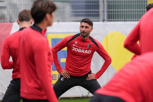 Vincenzo Grifo (SC Freiburg, 32) , letztes medienöffentliches Training des SC Freiburg vor dem ersten Europa League Spiel in der Ligaphase, Deutschland, Fussball, UEFA Europa League, 1.Spieltag, 2025 2026, SC Freiburg vs. FC Basel, 23.09.2025, letztes medienöffentliches Training des SC Freiburg vor dem ersten Europa League Spiel in der Ligaphase, Europa-Park Stadion, Freiburg, Deutschland Freiburg Europa-Park Stadion Baden-Württemberg Deutschland Copyright: xArnexAmbergx